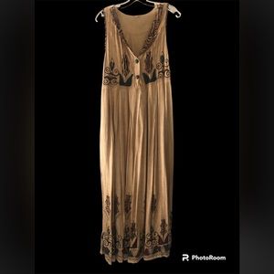 Tan Short Sleeve Maxi Dress with Green Rust and Black Embroidery pockets Size M